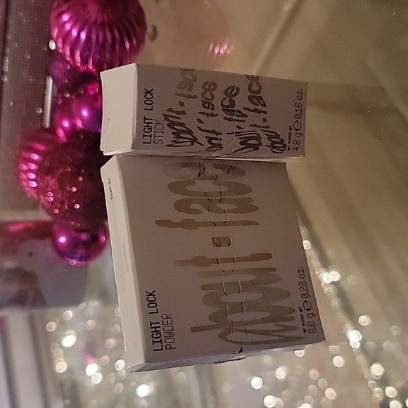 About face Other - About face glow and highlight set. Full sized products never used or opened.